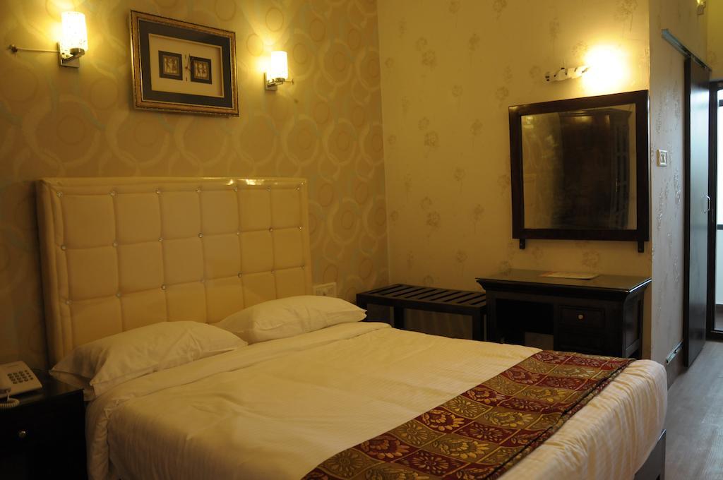 Hotel Executive Inn Віджаявада Екстер'єр фото