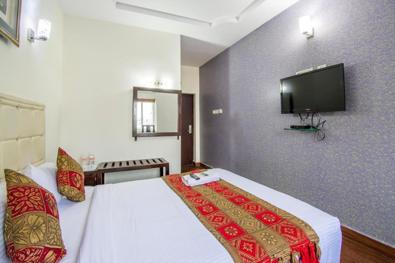 Hotel Executive Inn Віджаявада Екстер'єр фото